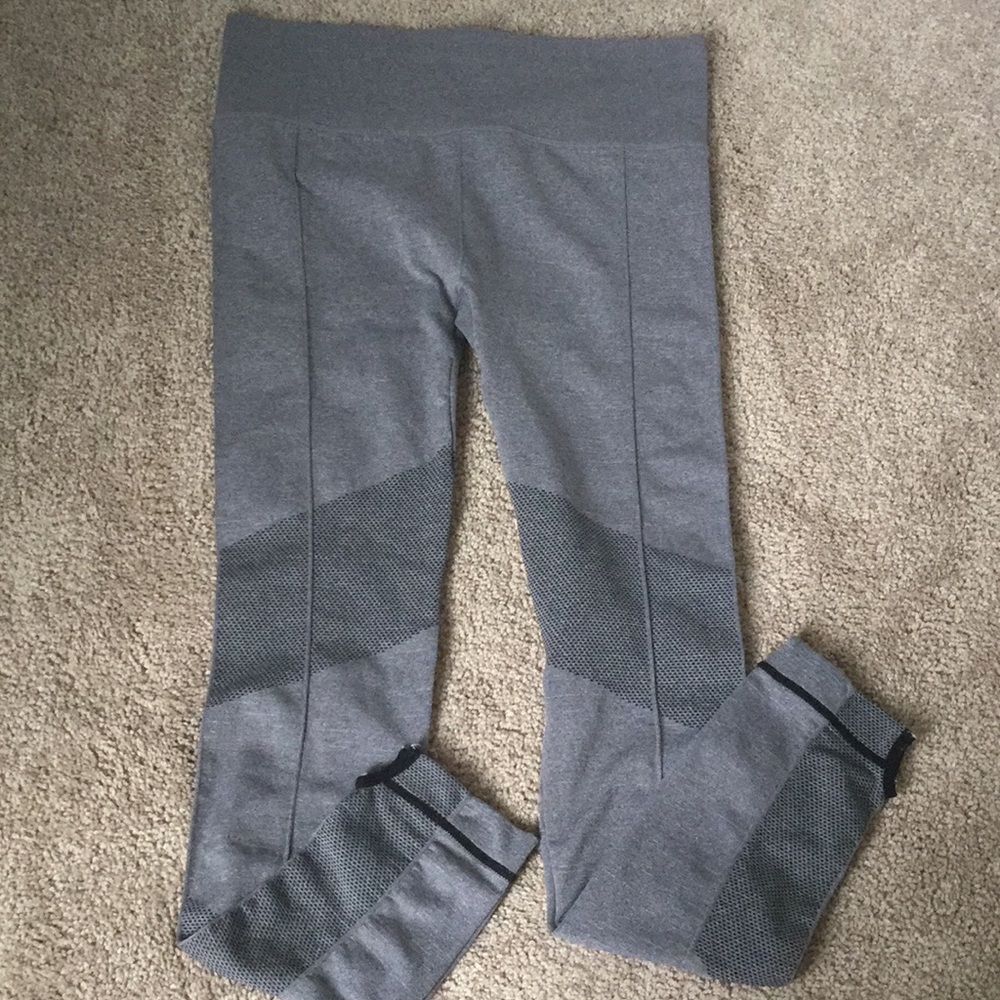 Women’s workout pants/ leggings